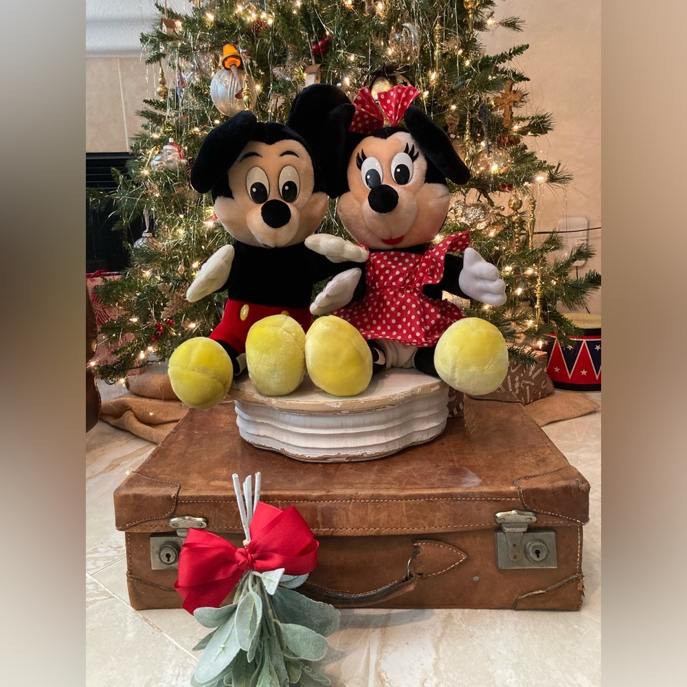 Vintage 1980’s Walt Disney World Mickey and Minnie Mouse Plush Set